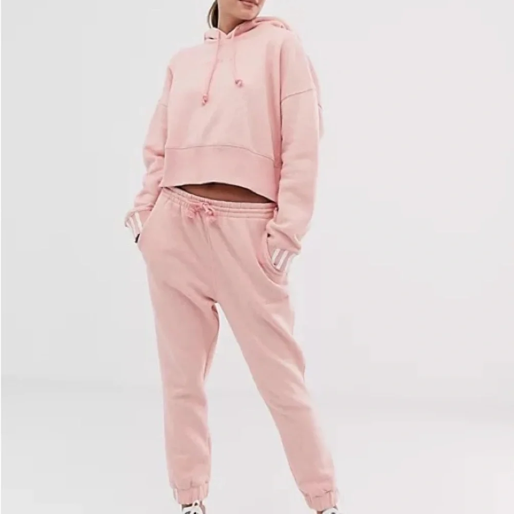 NWT ADIDAS ORIGINALS WOMENS COEEZE CROPPED HOODIE PINK DU2353 - Picture 7 of 9
